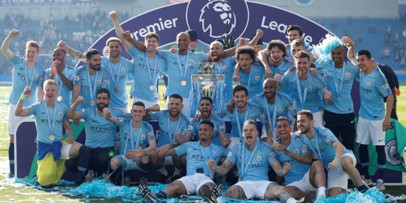 Cú ăn ba châu lục của Manchester City